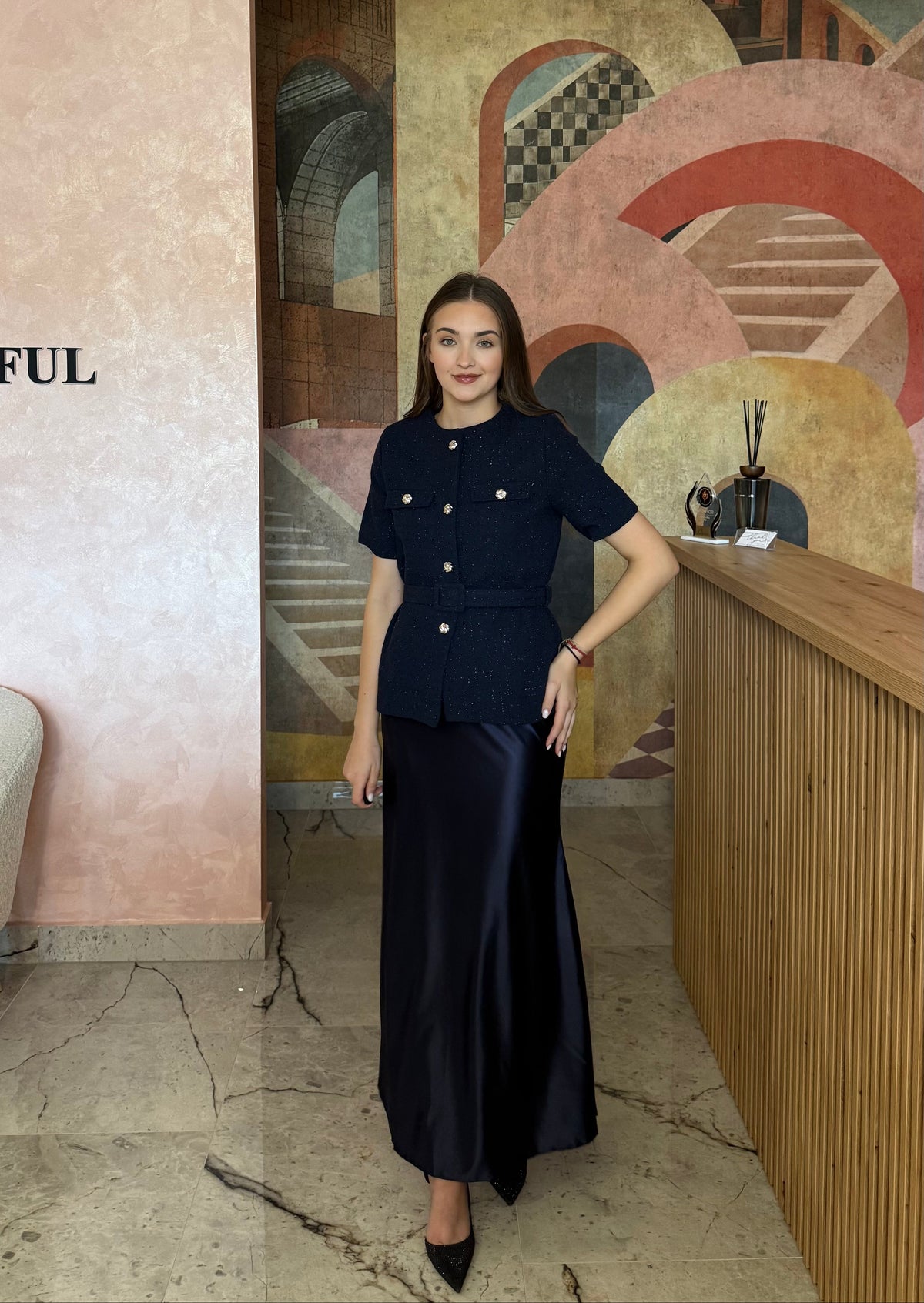 Set din 2 piese bleumarin Evia cu top elegant cu mâneci scurte și fustă din satin