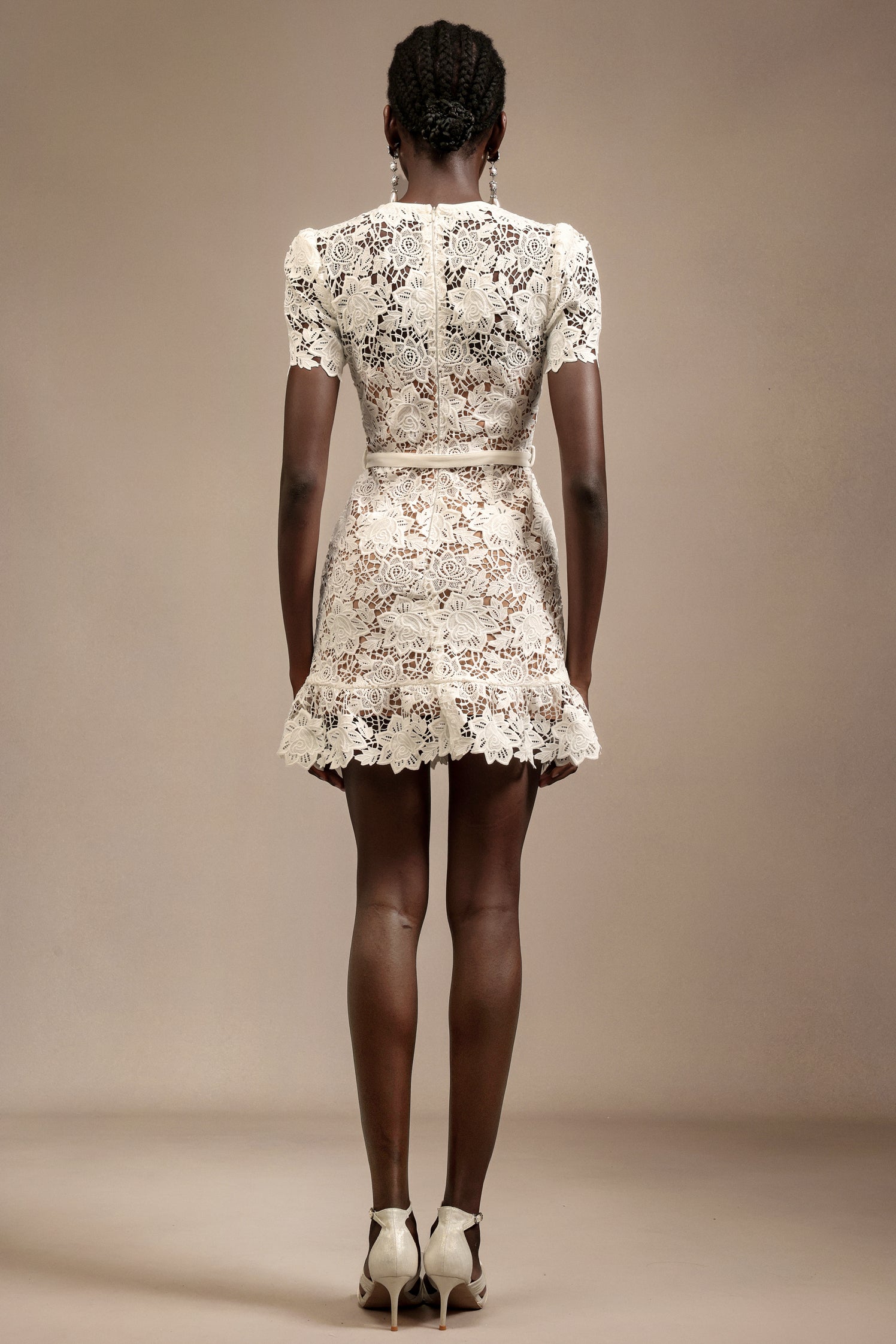 Rochie scurtă crem din dantela Aria