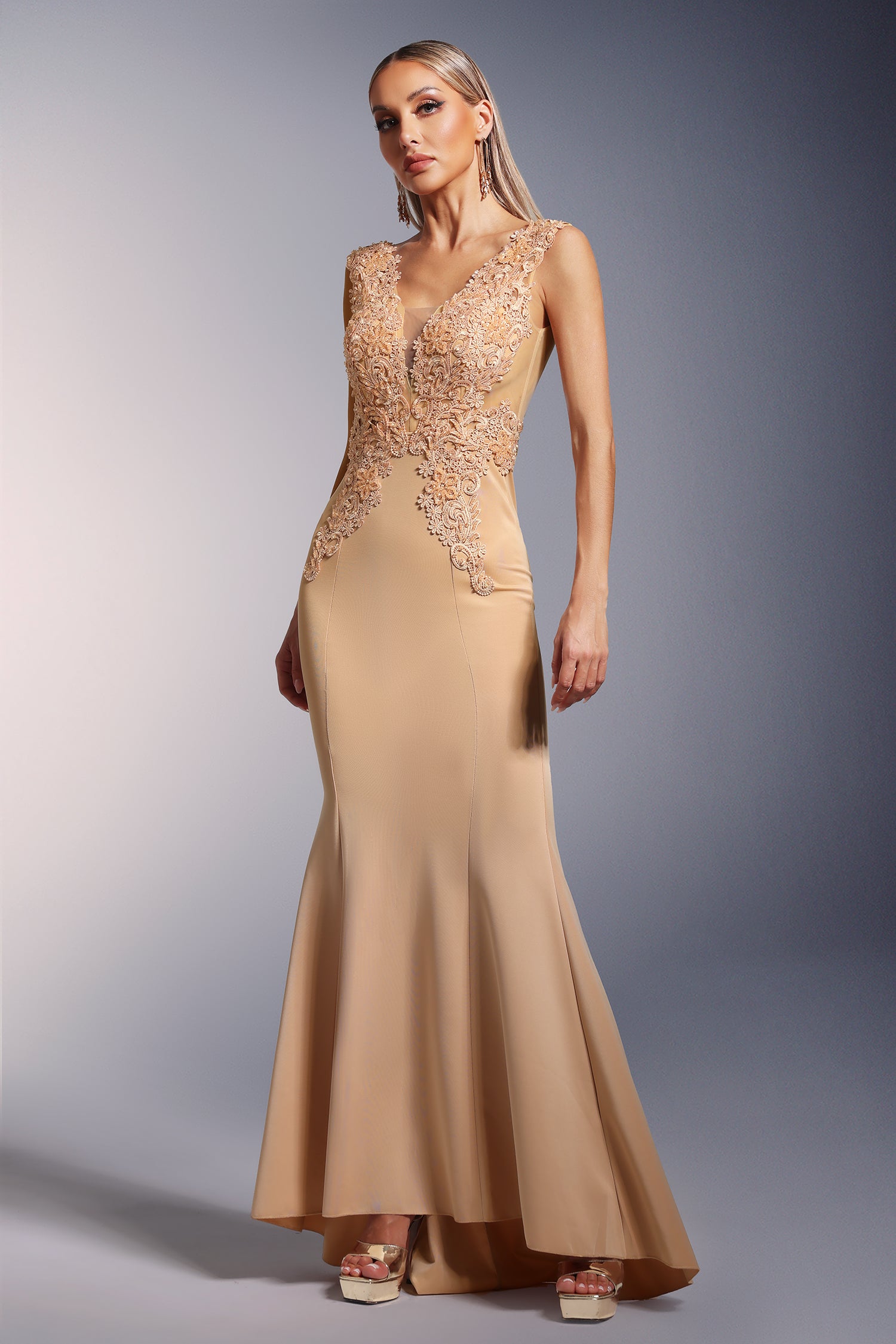 Rochie lungă  nud cu aplicații brodate Louisa