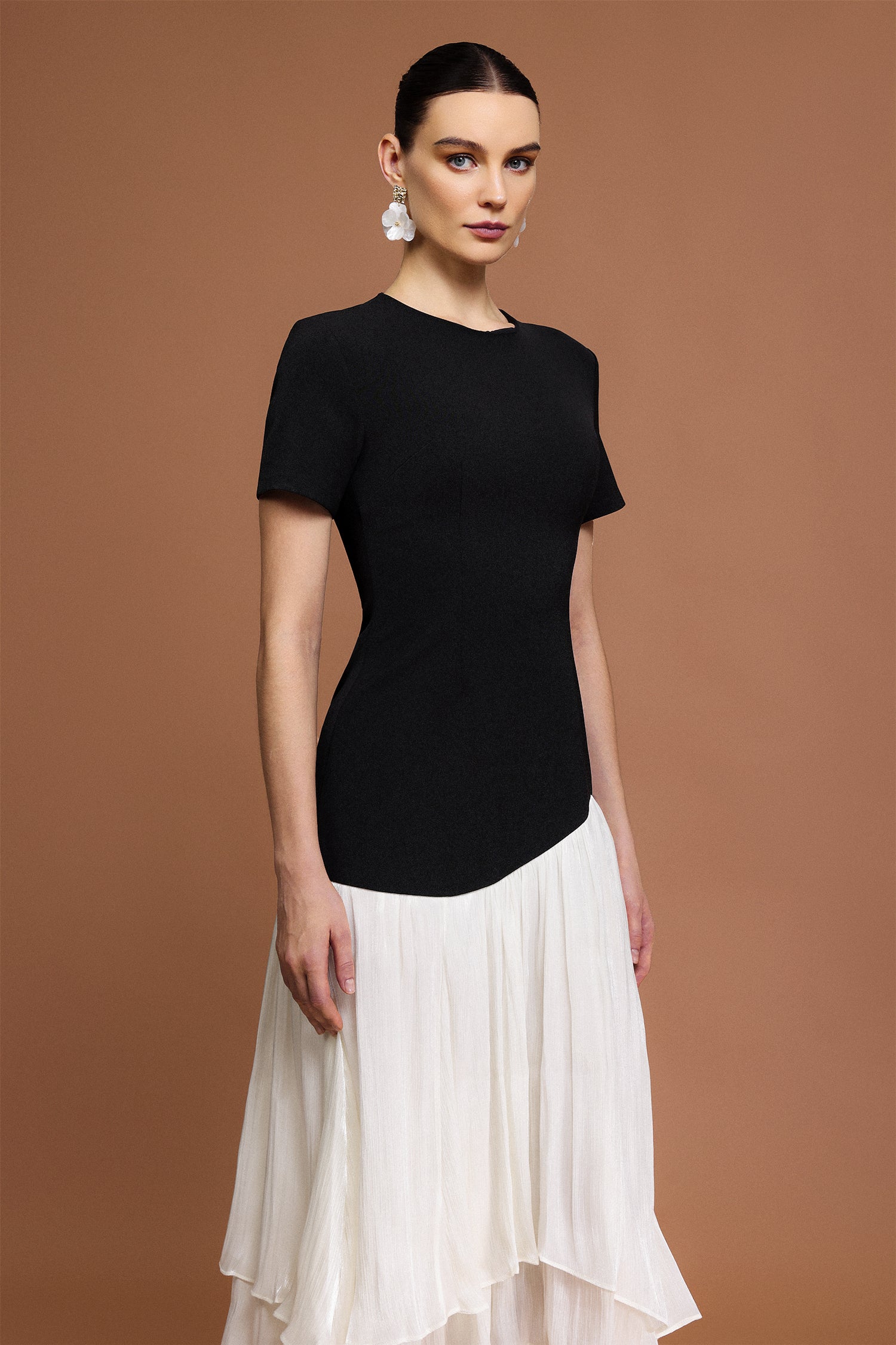 Rochie midi neagră cu inserție plisată crem Nerisa