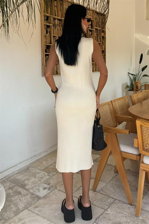 Rochie midi crem cu nasturi și decolteu în V Riviera