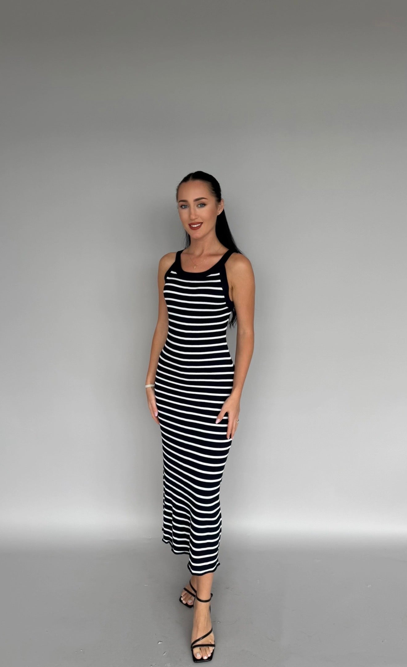 Rochie midi albastru inchis cu dungi albe