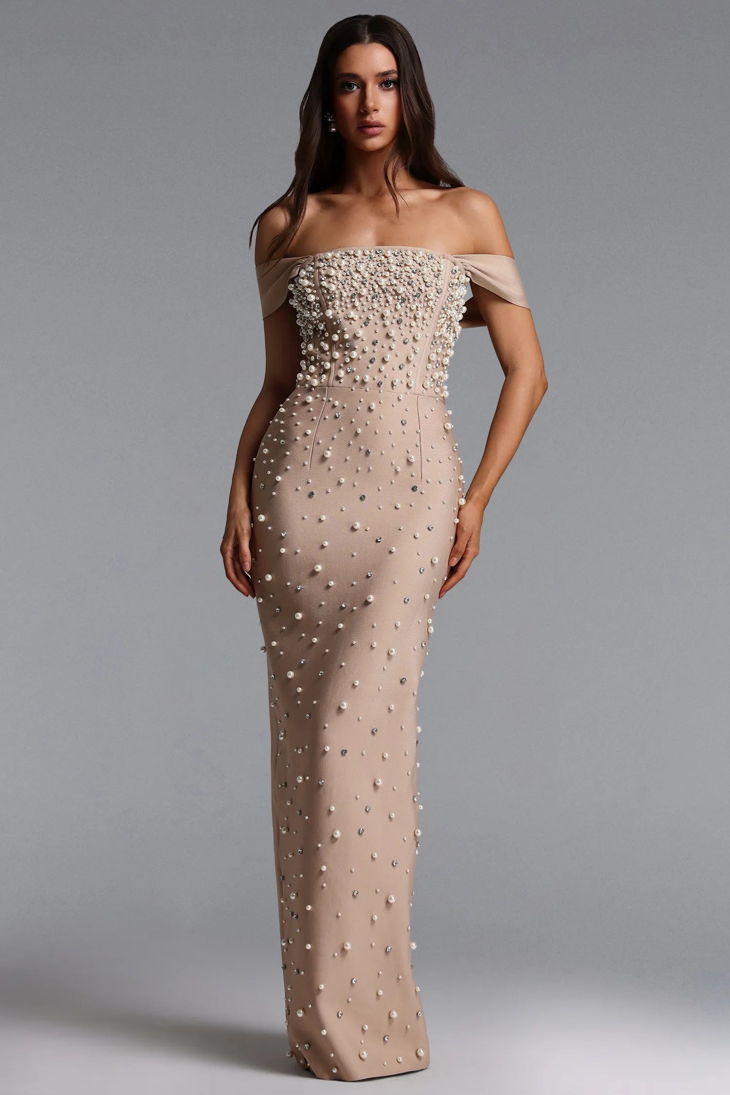 Rochie lungă de seară Melanina Pearl bej cu perle