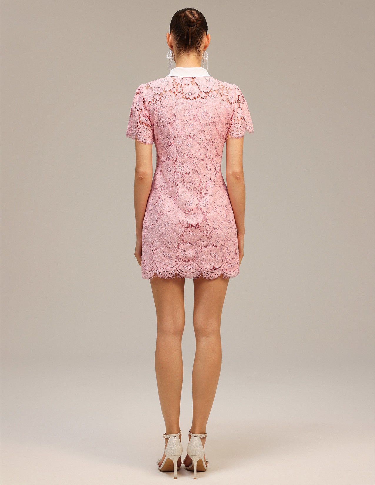 Rochie scurtă roz cu guler alb Ivona