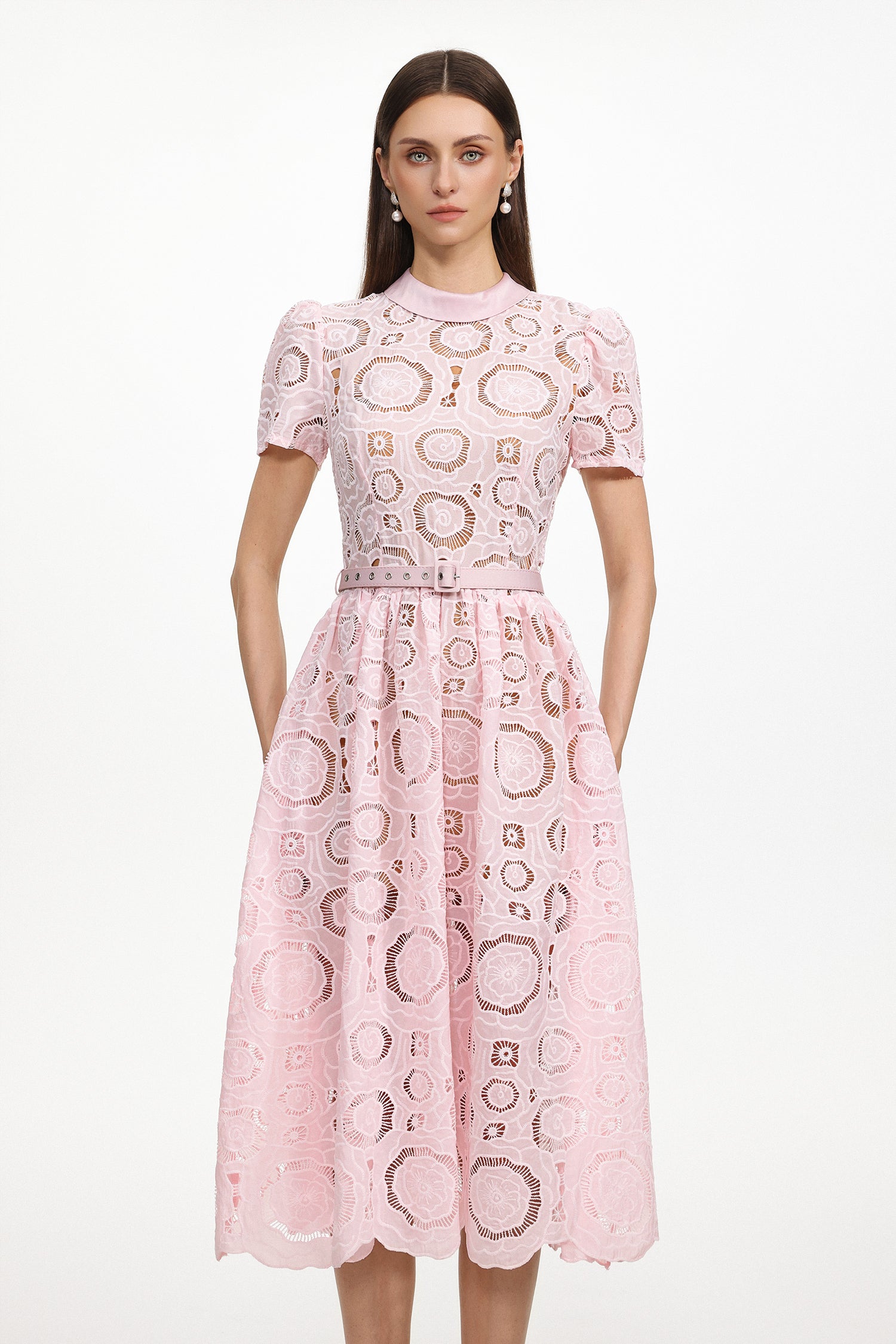 Rochie midi elegantă Eliana roz din dantelă florală