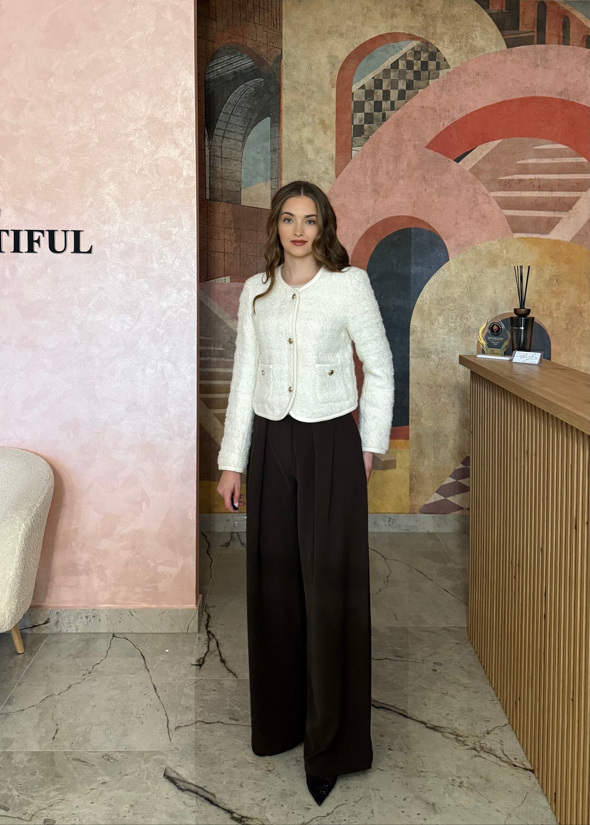 Sacou elegant crem Feya cu nasturi aurii și textură boucle