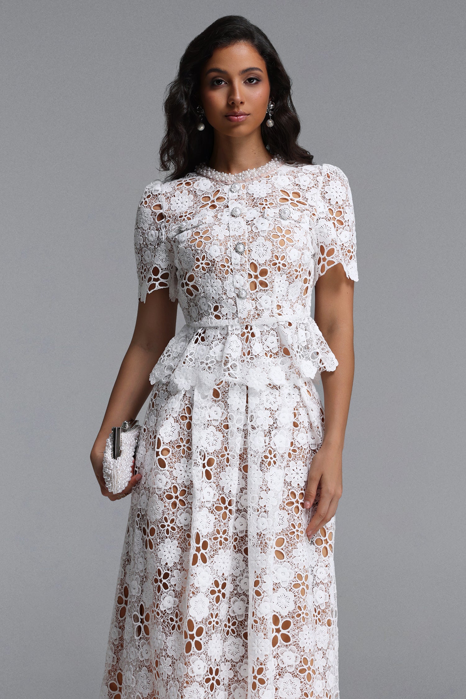 Rochie midi elegantă Bella Flora albă din dantelă florală