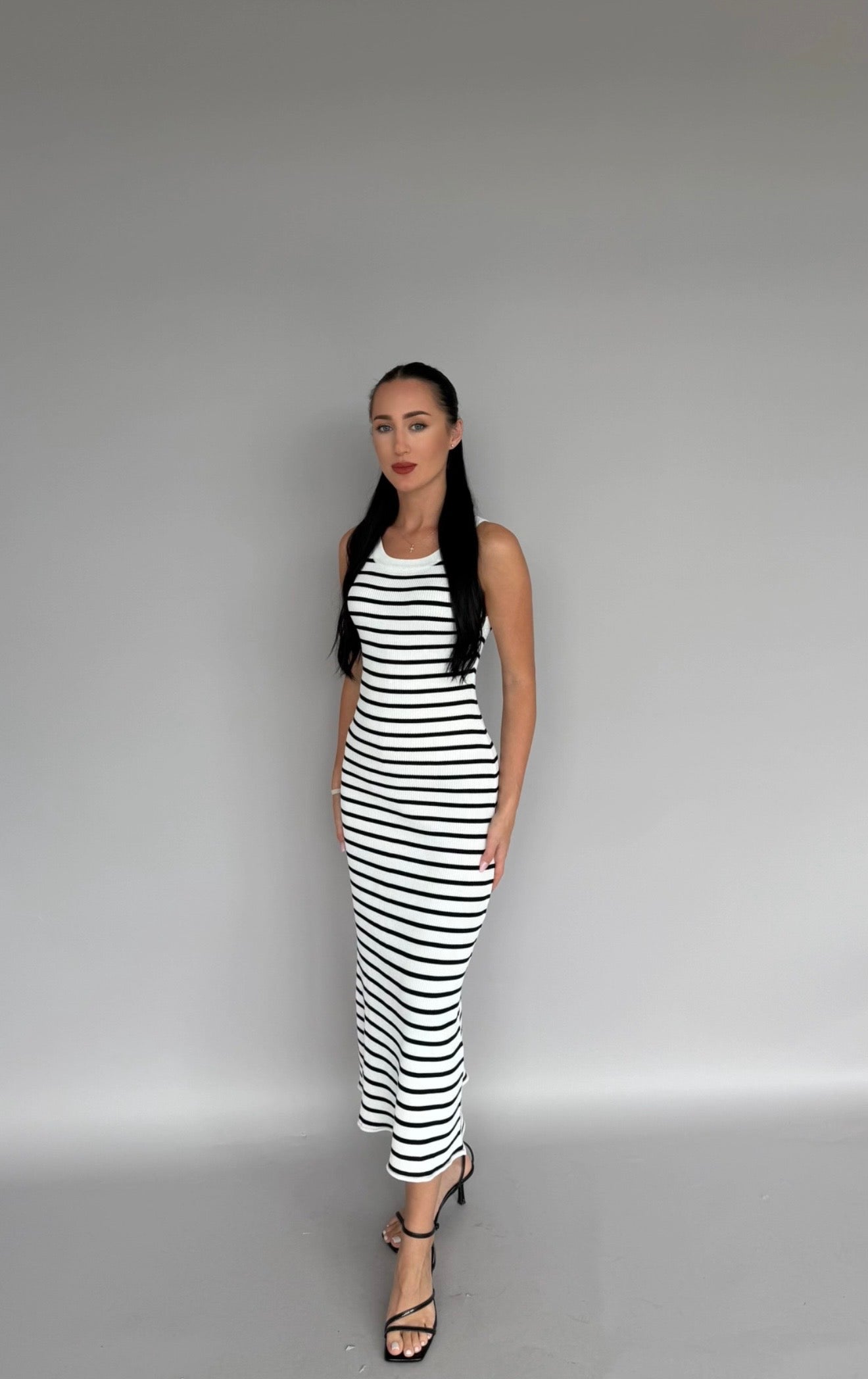Rochie midi alba cu dungi negre