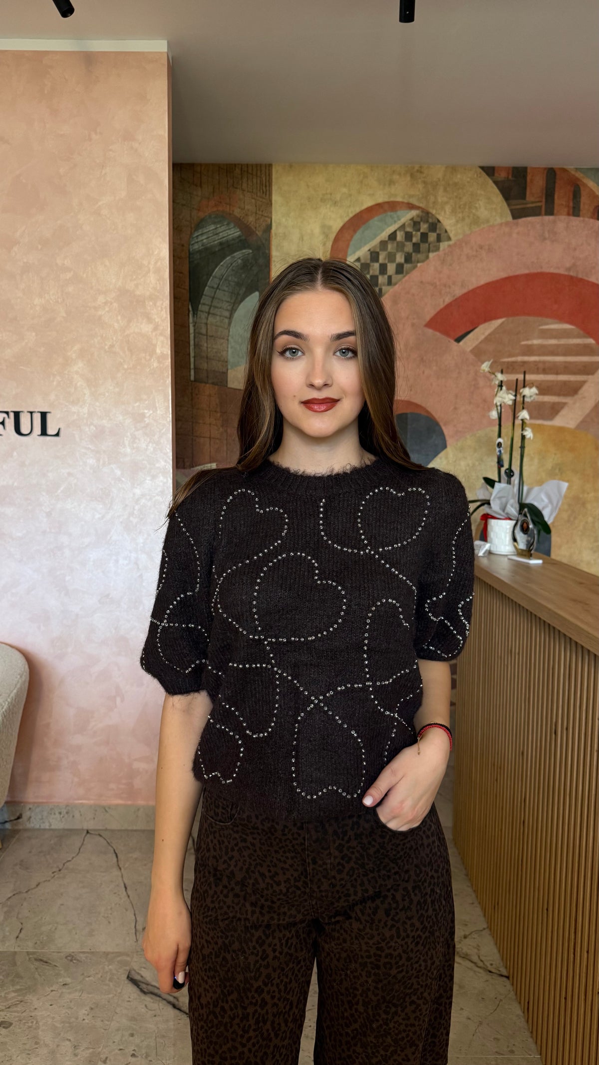 Bluza maro Amaya cu model contrastant și mâneci voluminoase