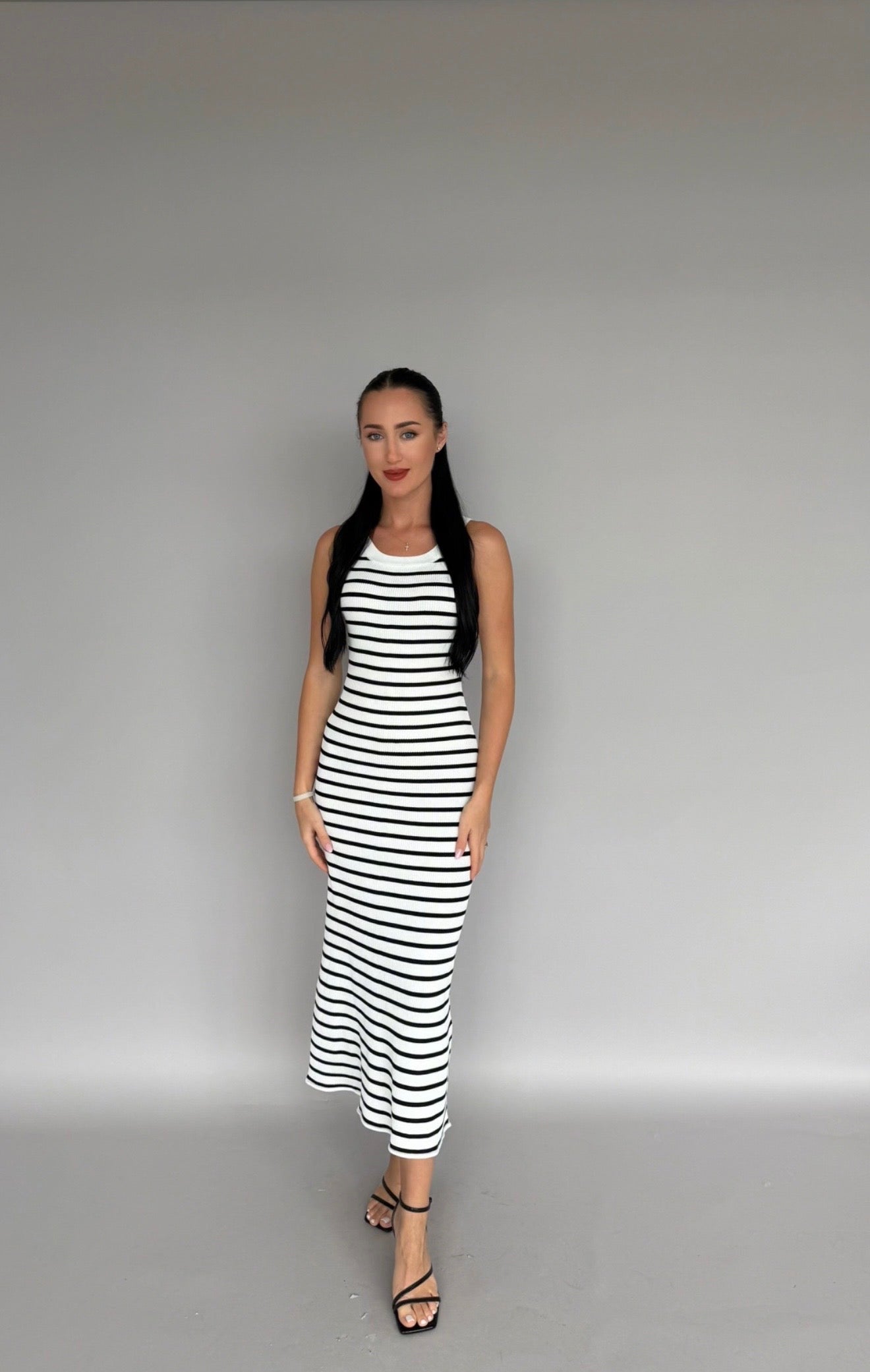 Rochie midi alba cu dungi negre