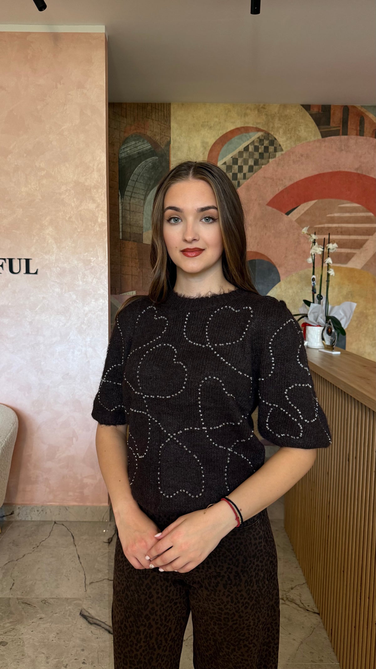 Bluza maro Amaya cu model contrastant și mâneci voluminoase