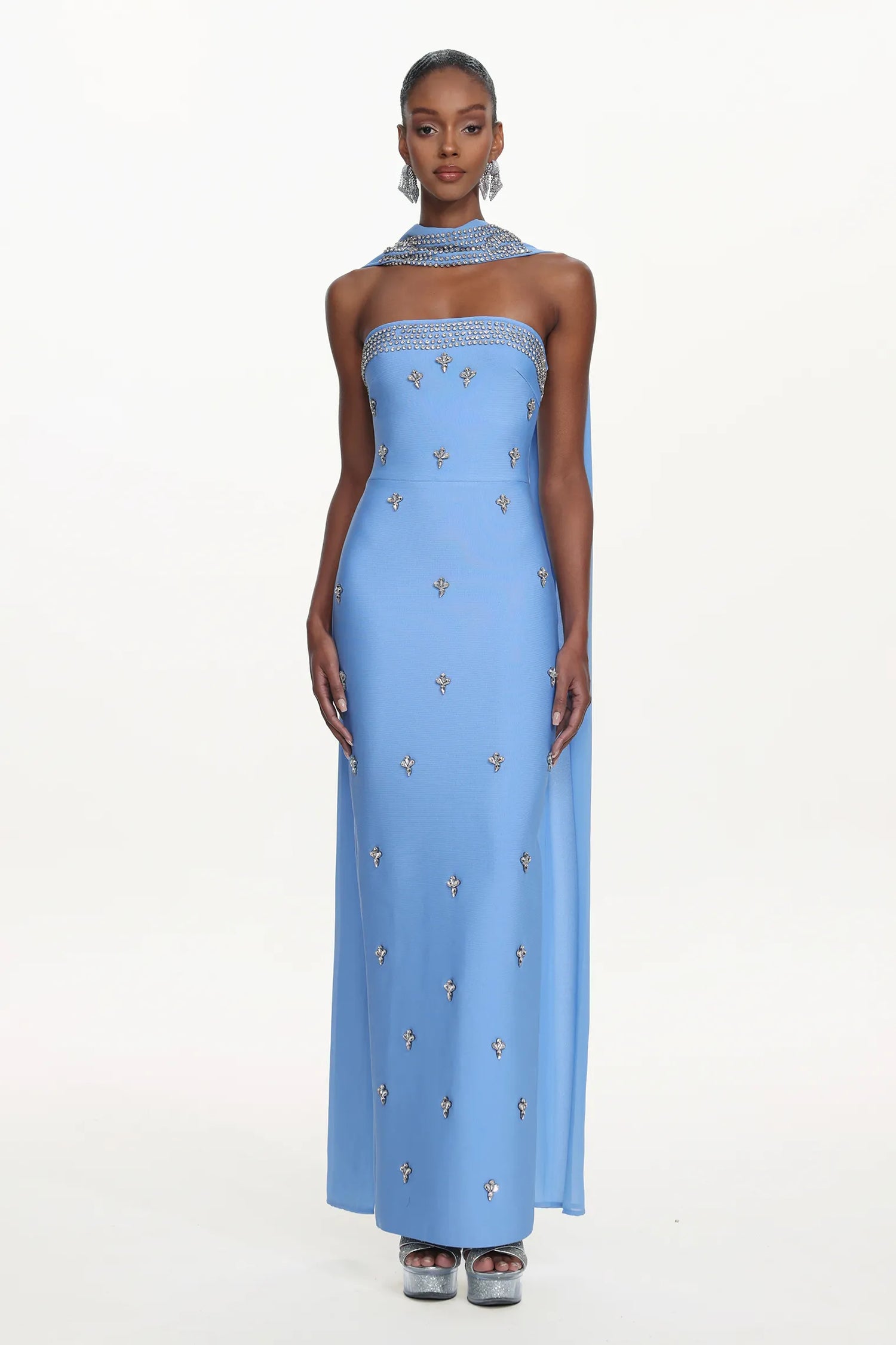 Rochie lungă bleu cu aplicații strălucitoare și eșarfă Elowen