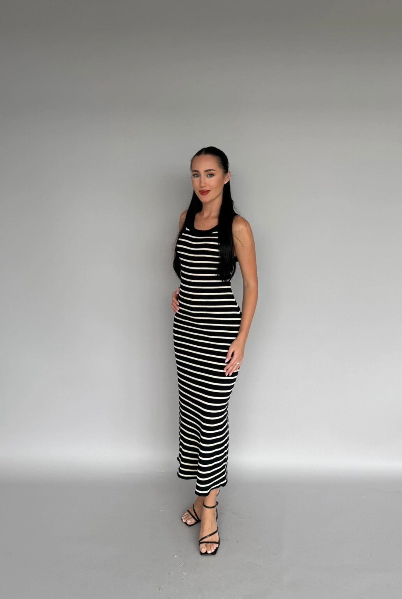 Rochie midi neagra cu dungi crem