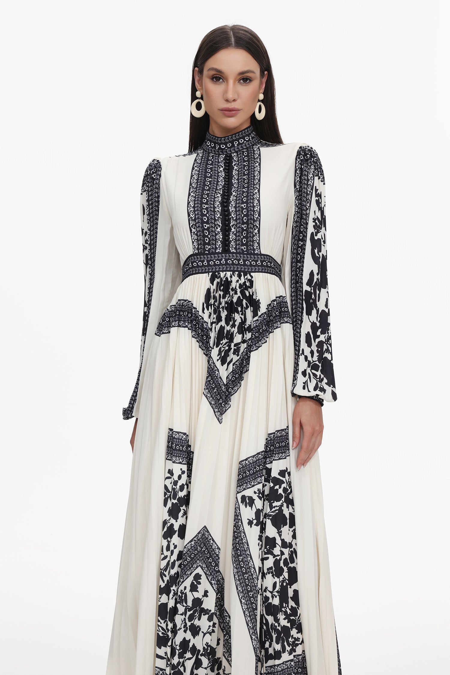 Rochie lungă Genevieve albă cu broderie neagră