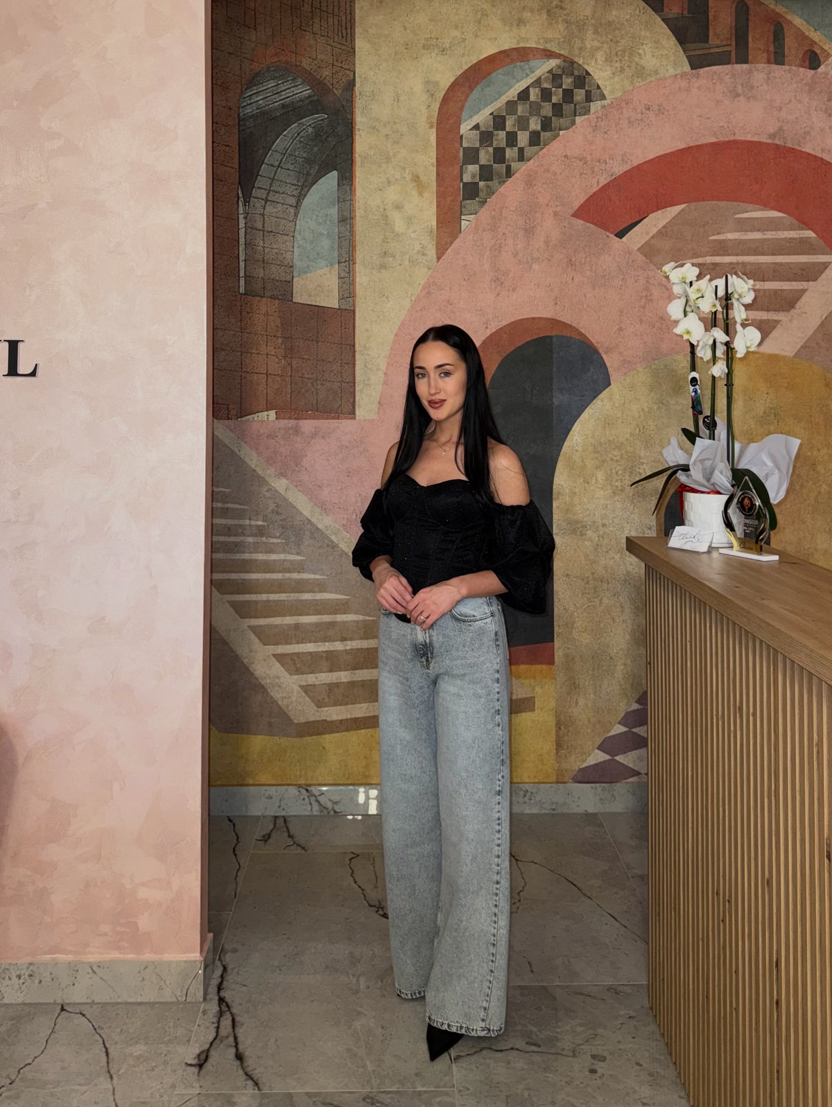 Top Celine cu decolteu în V și corset la spate