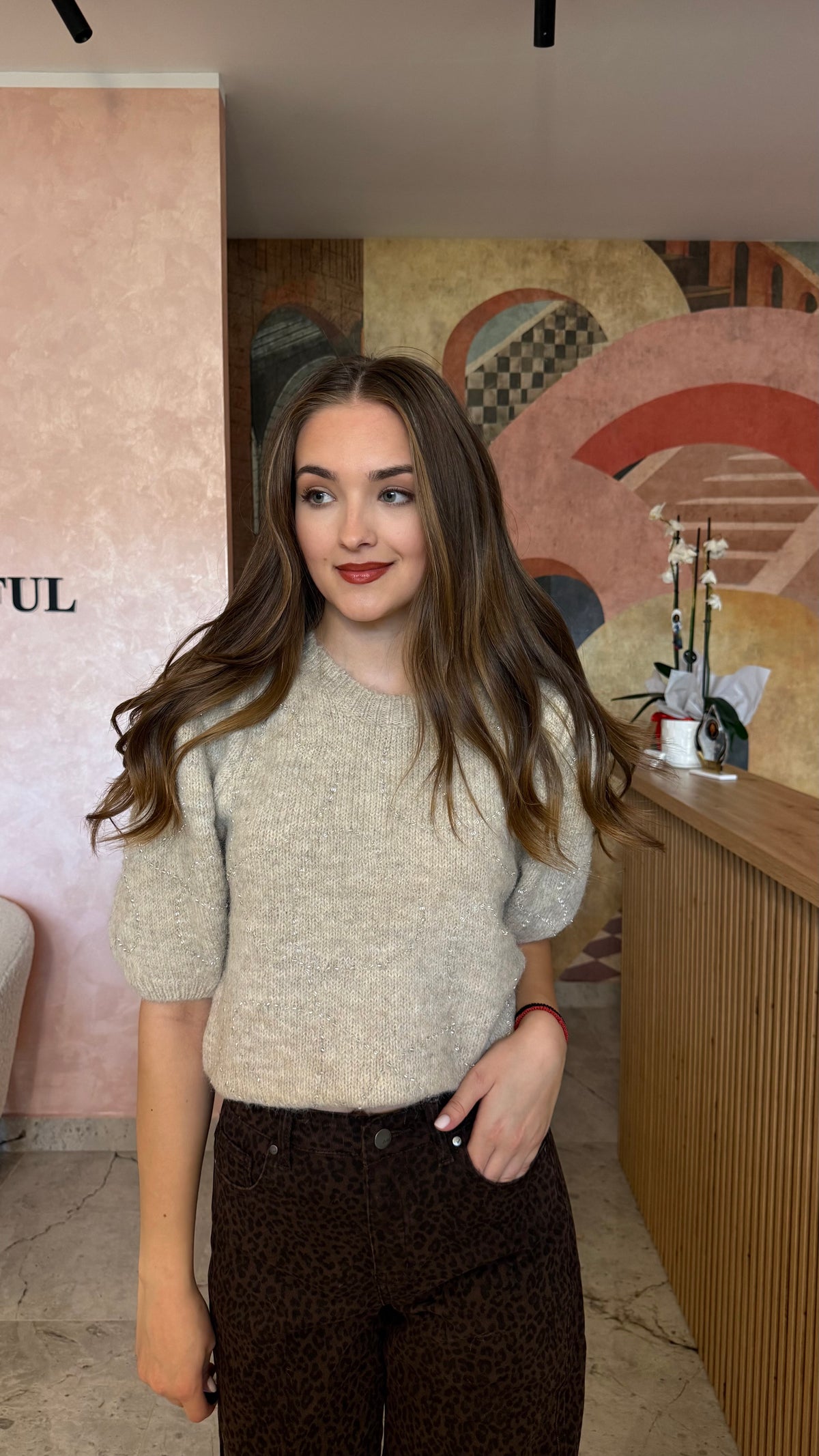 Bluză crem Amaya cu model contrastant și mâneci voluminoase