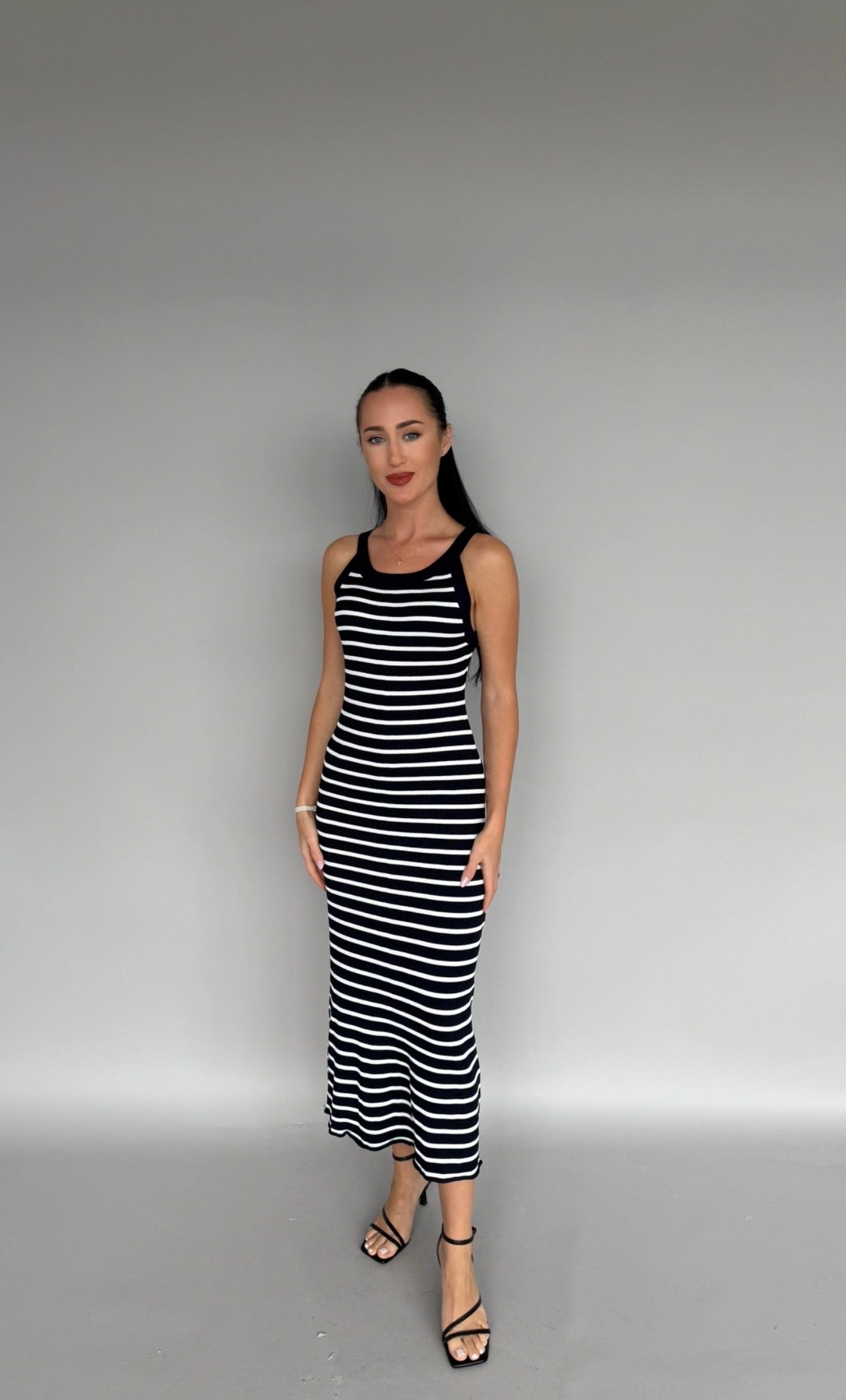 Rochie midi albastru inchis cu dungi albe