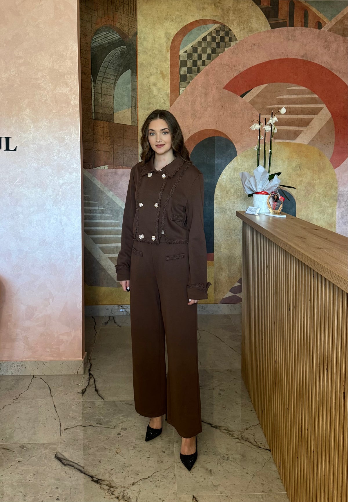 Set maro Solis cu sacou cambrat și pantaloni cu croi drept