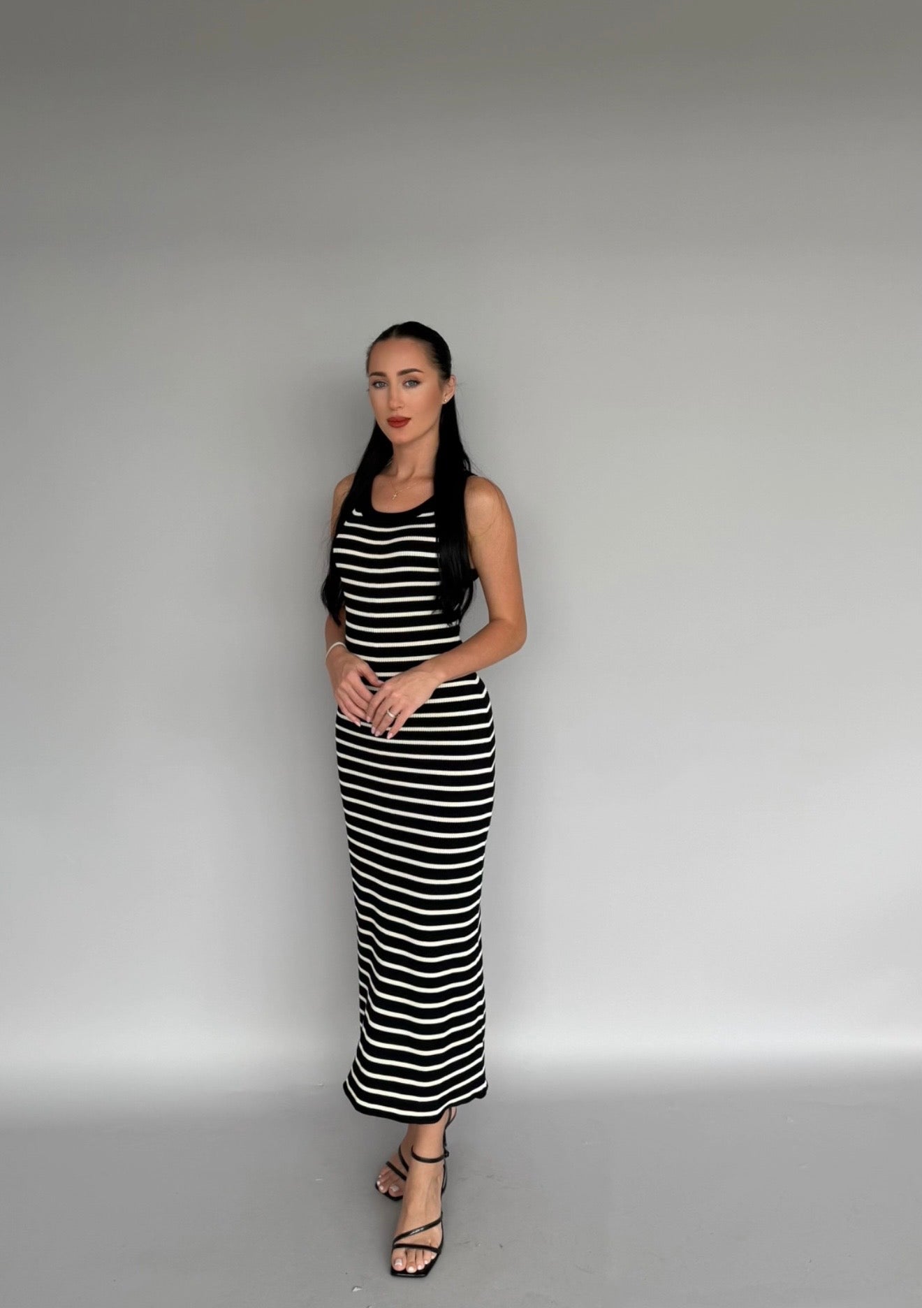 Rochie midi neagra cu dungi crem