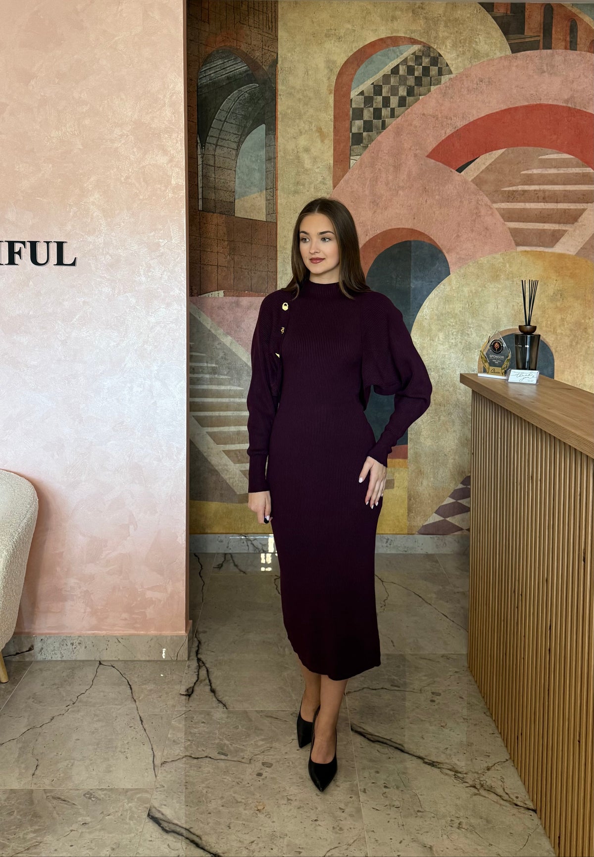 Set din două piese vișiniu Amelisse din tricot cu rochie și cardigan accesorizat