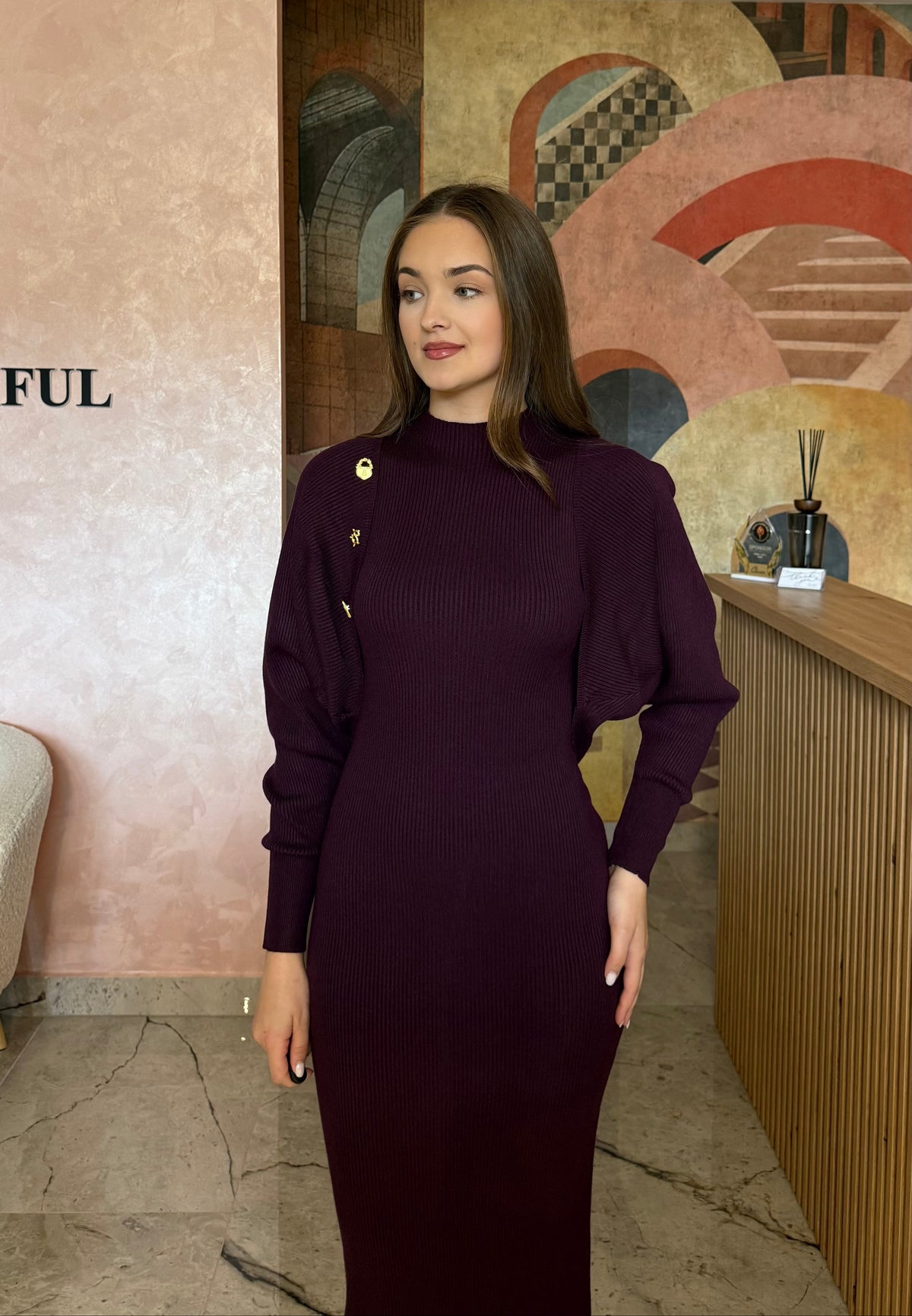 Set din două piese vișiniu Amelisse din tricot cu rochie și cardigan accesorizat