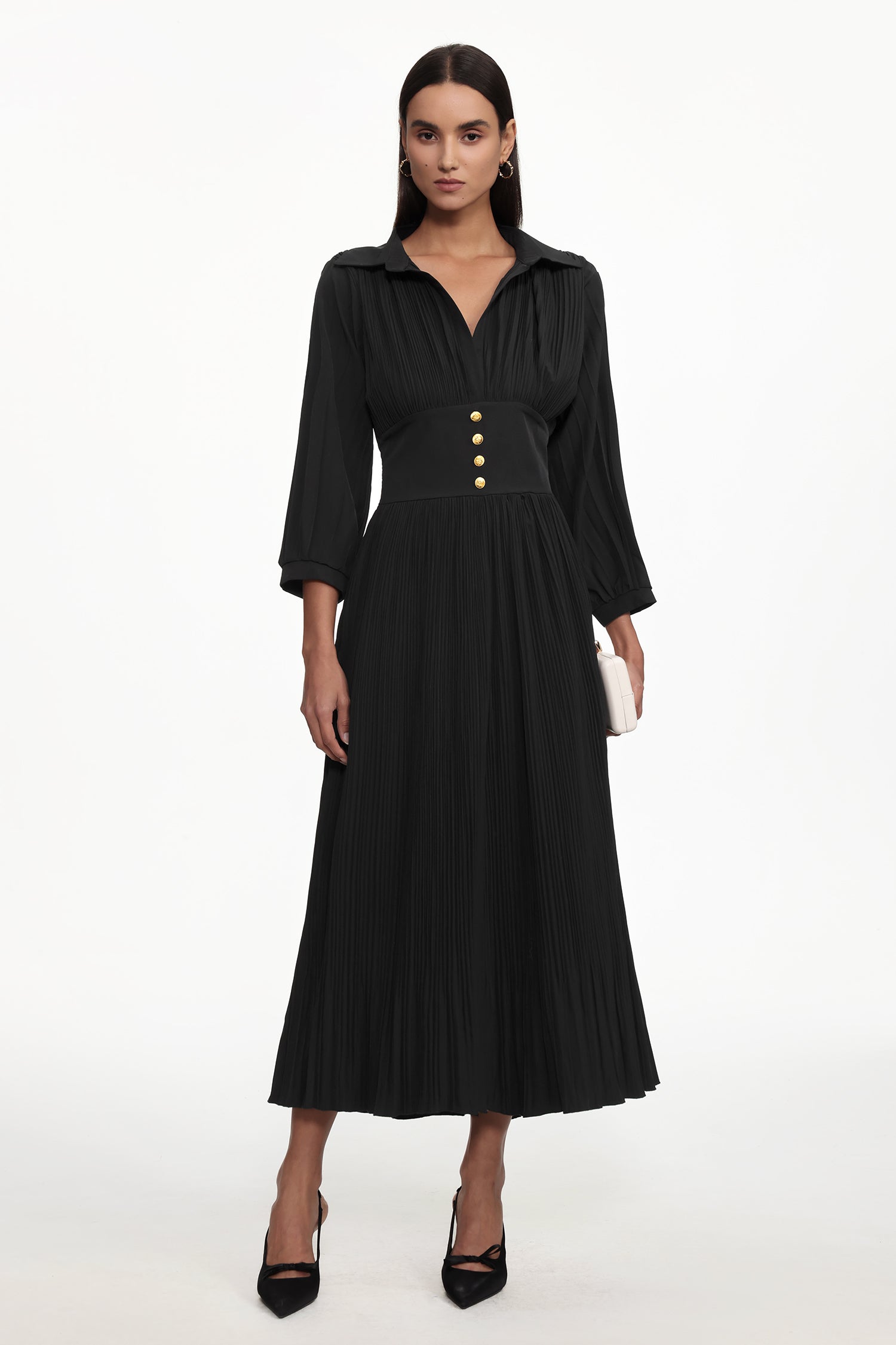 Rochie midi Sophia neagră plisată cu nasturi aurii