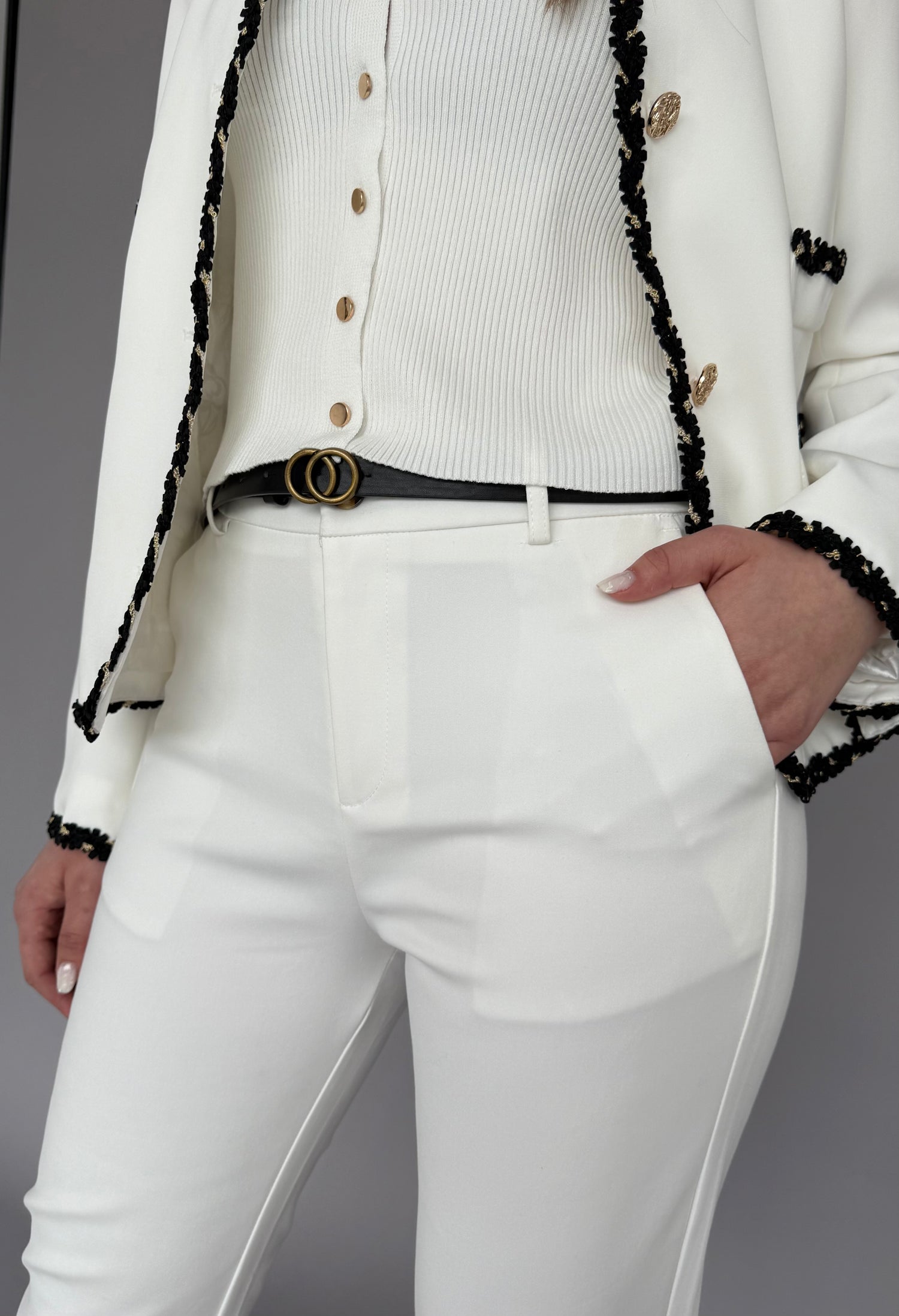 Pantaloni Eleganți Albi cu Croială Modernă